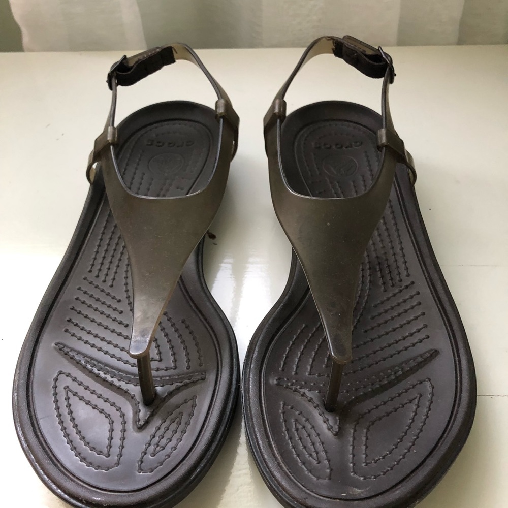 Crocs comfortable sandal. Looks dressy but still comfortable.